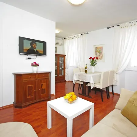Square Apartament