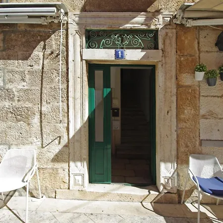 Apartament Square